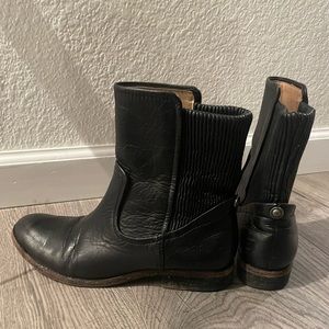FRYE black leather booties boots ladies size 7 shoe